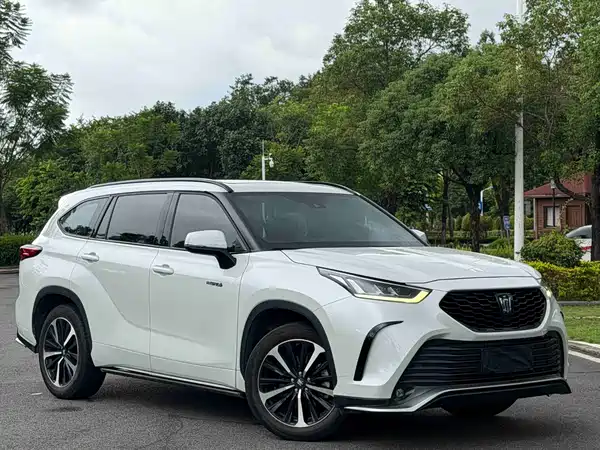 Toyota Crown Kluger 2022