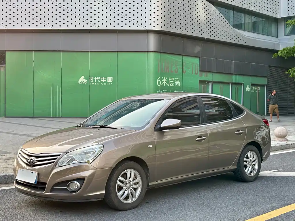 Hyundai Elantra 2015 — фото 1