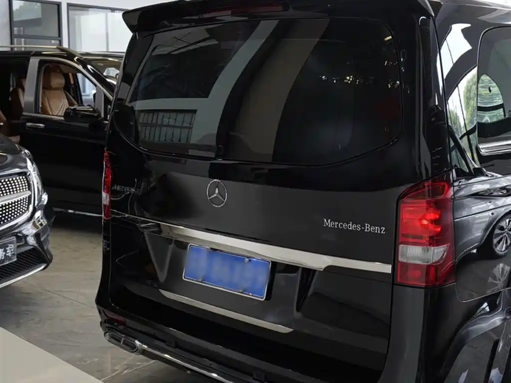 Mercedes-Benz Vito 2023 — фото 13