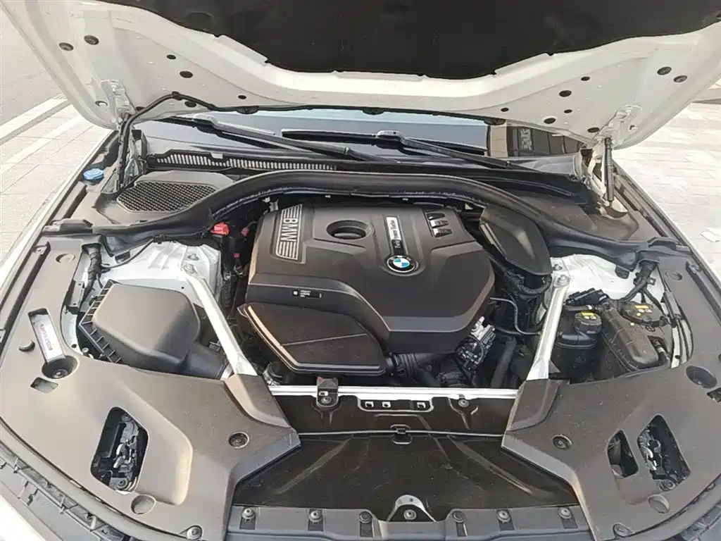 BMW 5 Series 2018 — фото 20