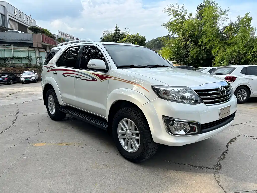 Toyota Fortuner 2014 — фото 3