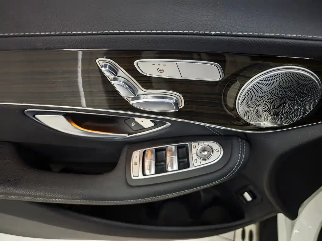 Mercedes-Benz GLC 2017 — фото 11