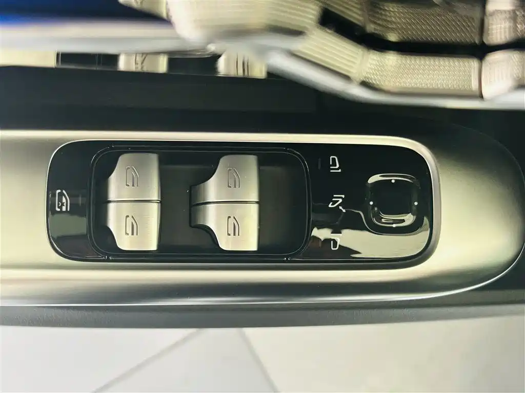 Mercedes-Benz C-Class 2023 — фото 18