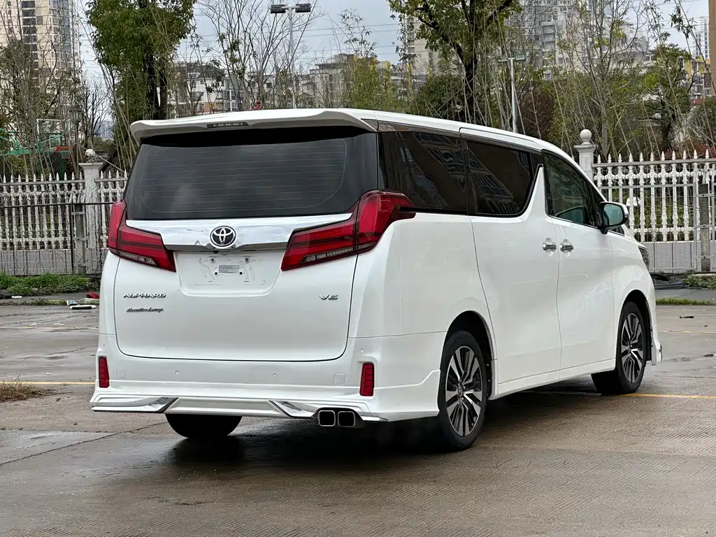 Toyota Alphard 2022 — фото 7