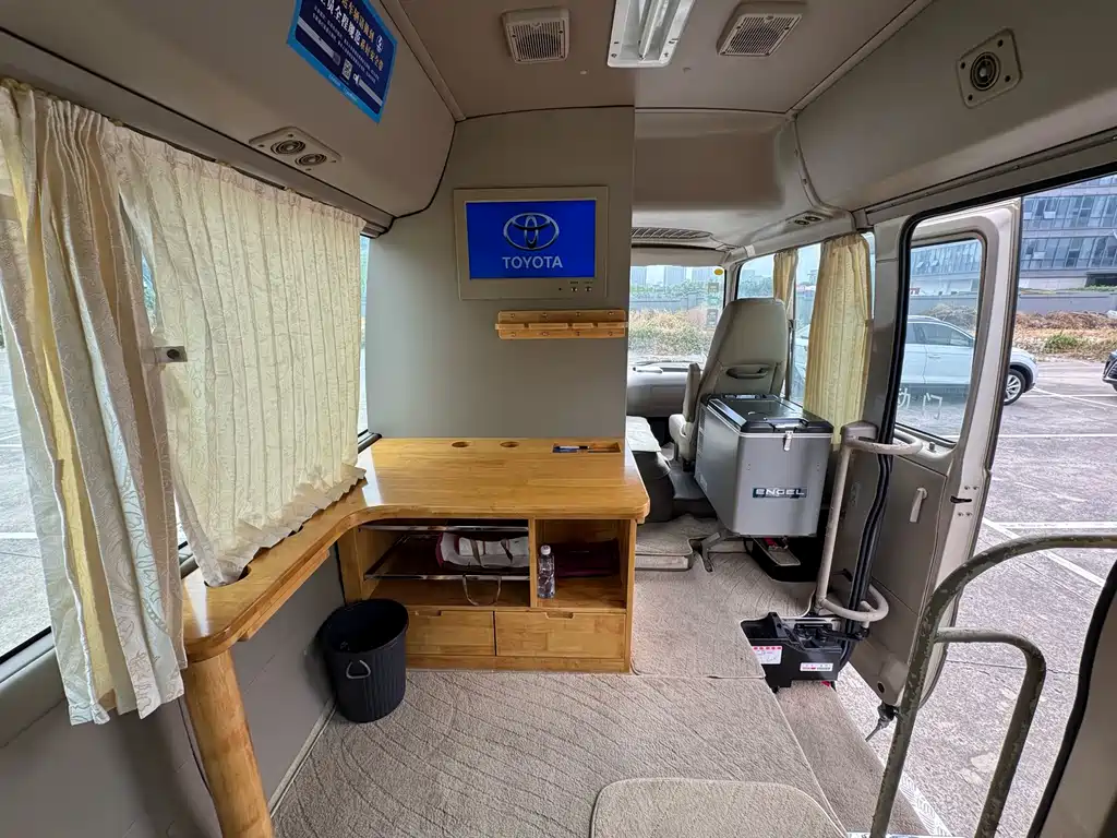 Toyota Coaster 2011 — фото 16