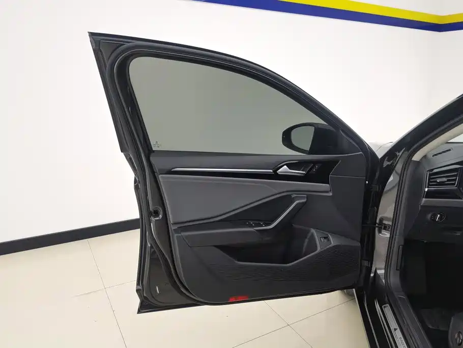 Volkswagen Sagitar 2022