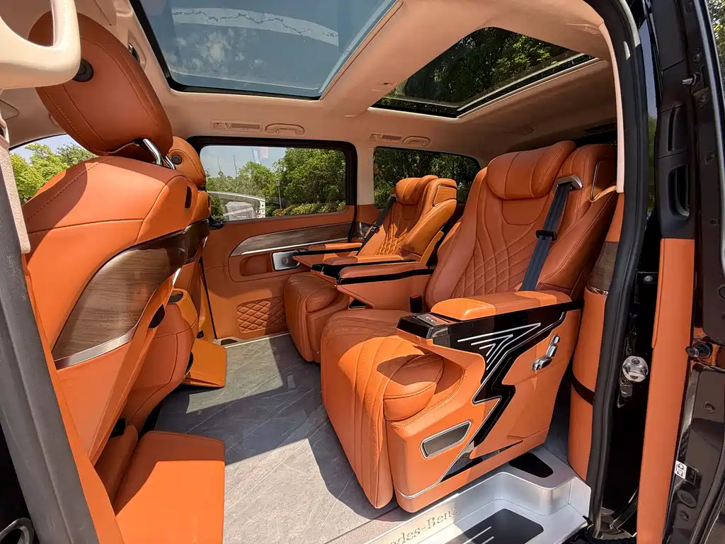 Mercedes-Benz V-Class 2023 — фото 10