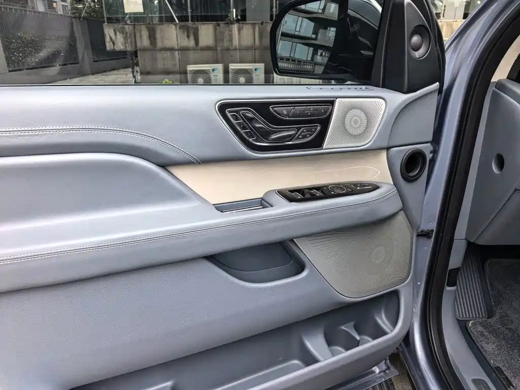 Lincoln Navigator 2021 — фото 13
