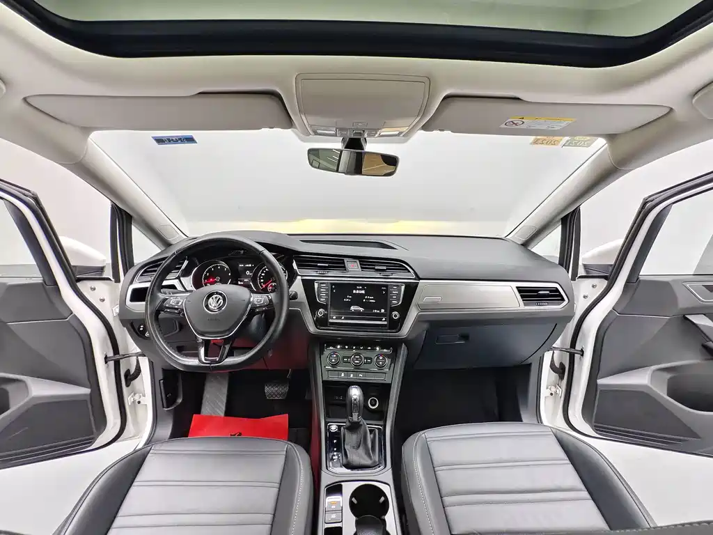 Volkswagen Touran 2019 — фото 14