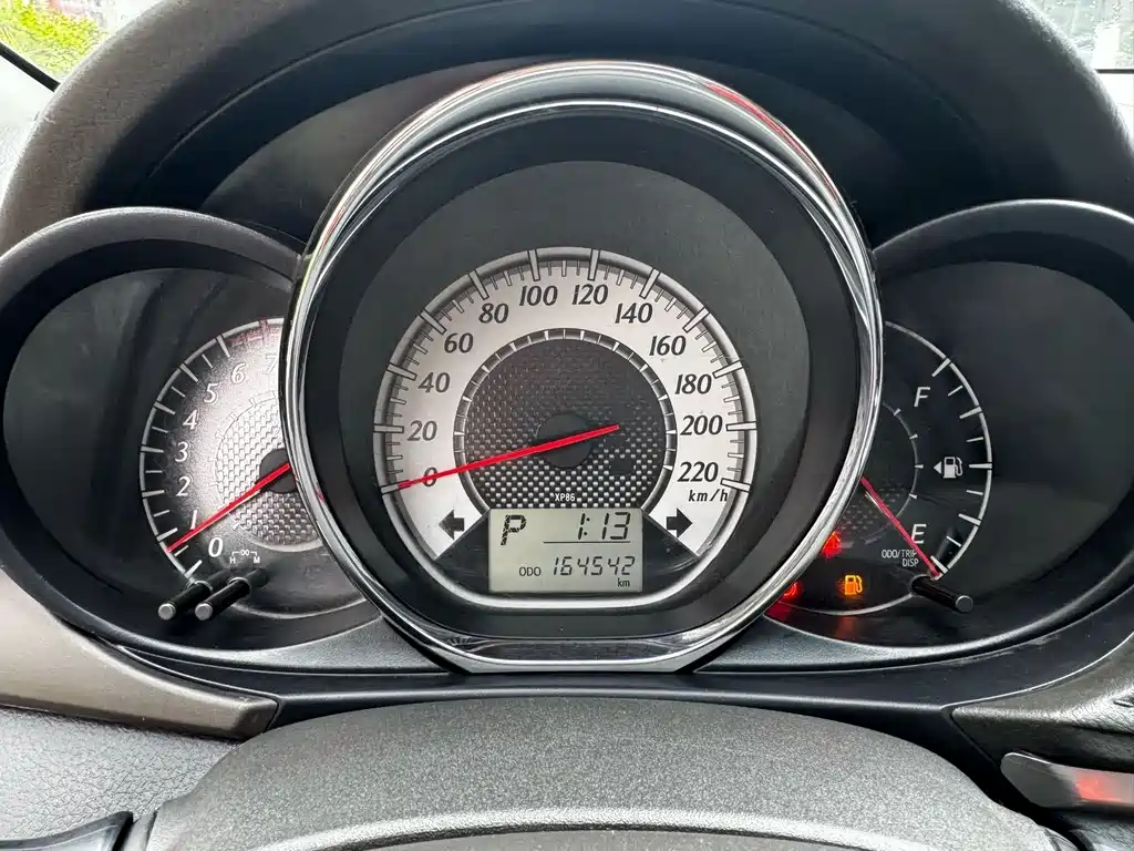 Toyota Yaris L 2015 — фото 15
