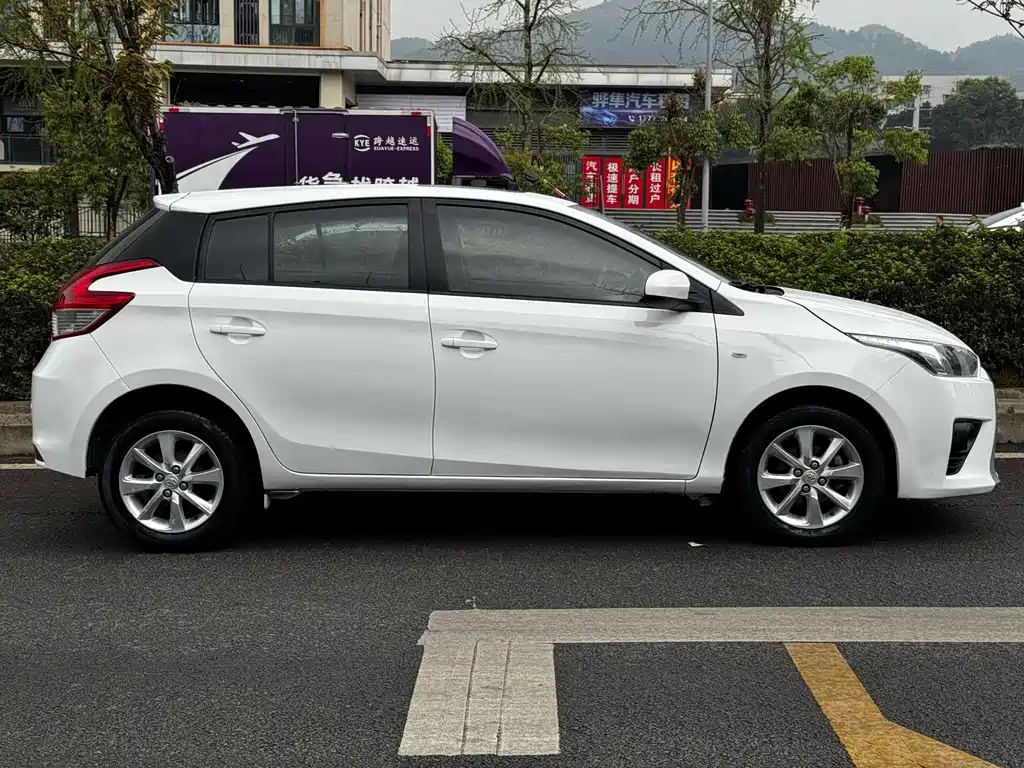 Toyota Yaris L 2015 — фото 26