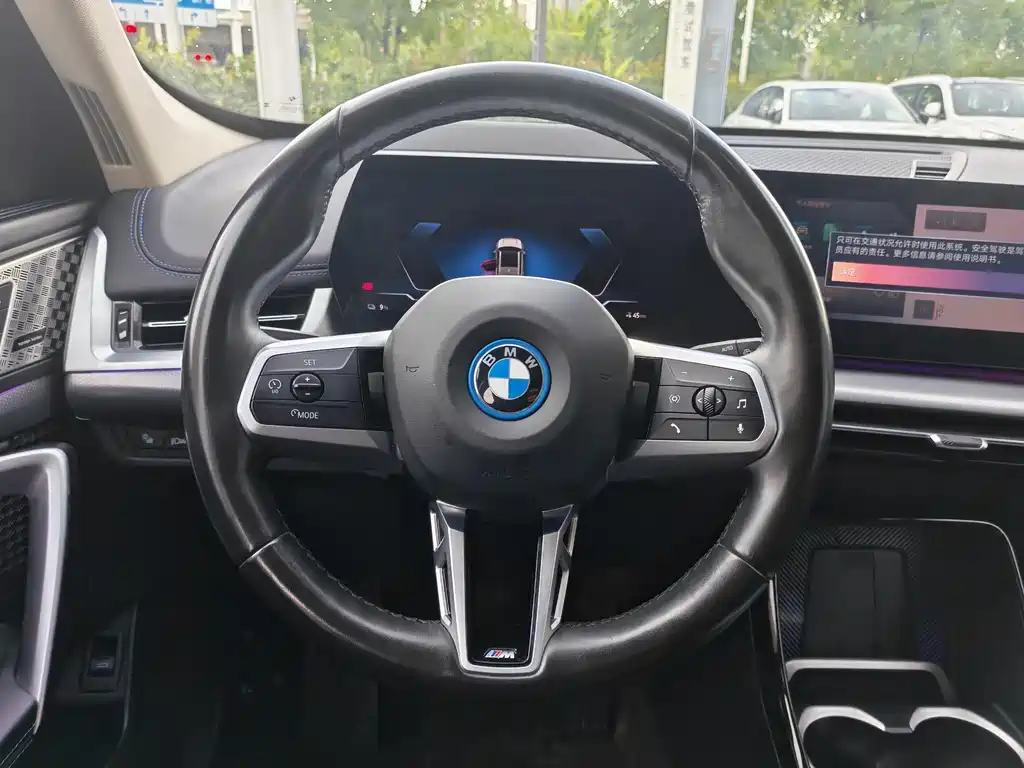 BMW iX1 2023 — фото 18