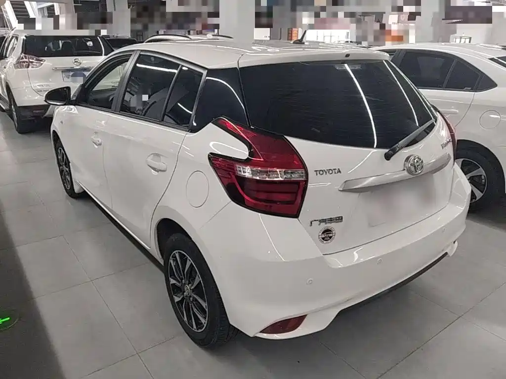 Toyota Yaris L 2021