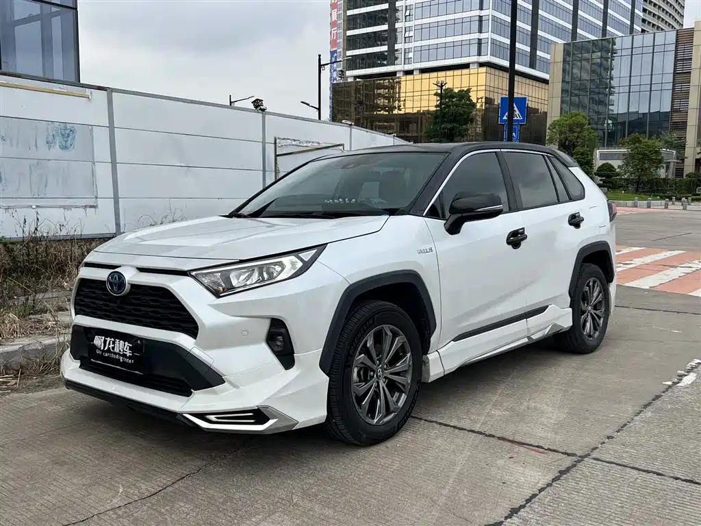 Toyota RAV4 2023 — фото 1