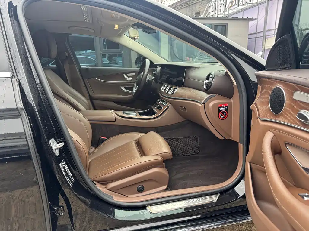 Mercedes-Benz E-Class 2019 — фото 10