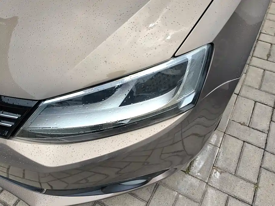 Volkswagen Sagitar 2013