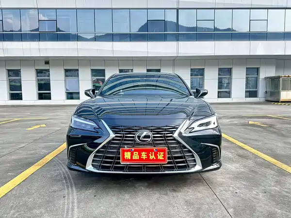 Lexus ES 2025
