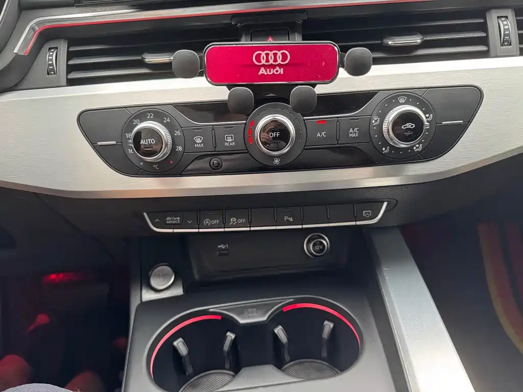 Audi A4L 2021 — фото 18