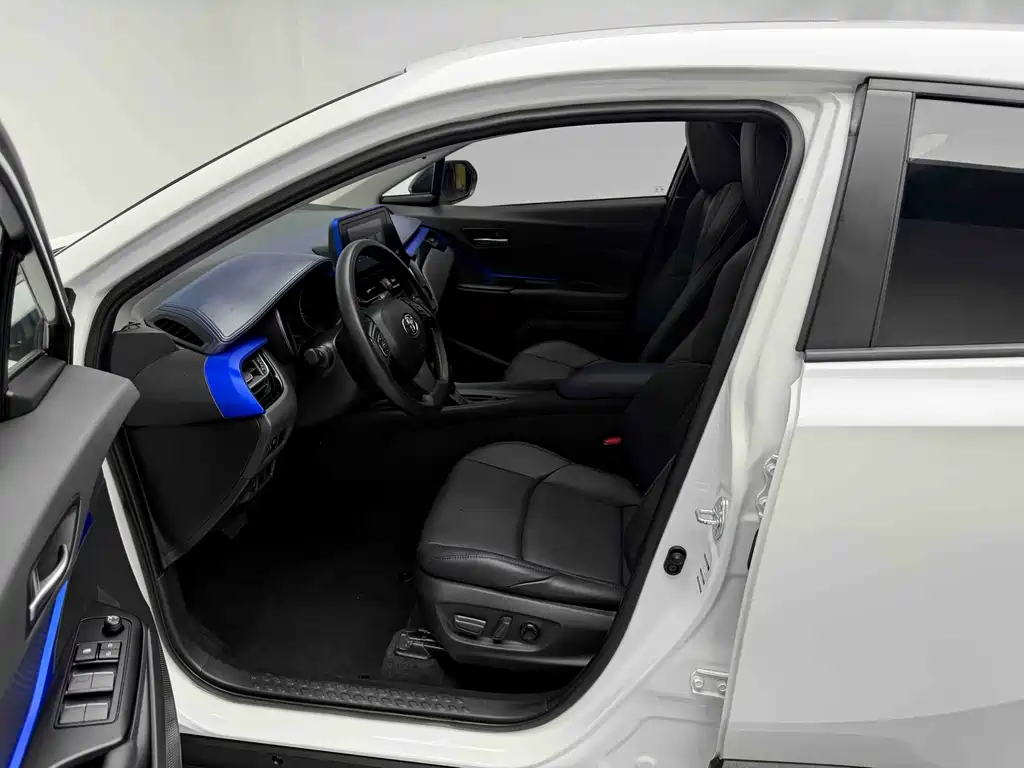 Toyota C-HR 2023 — фото 13