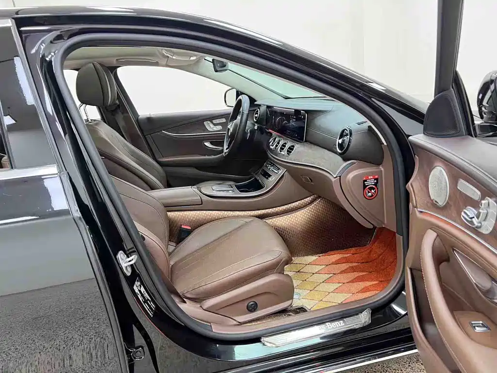 Mercedes-Benz E-Class 2022 — фото 24