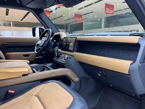 Land Rover Defender 2023