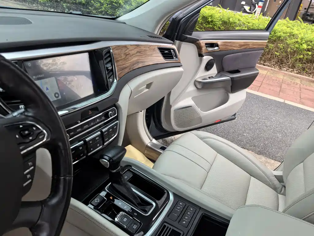 GAC Motor Trumpchi GS8 2016 — фото 11
