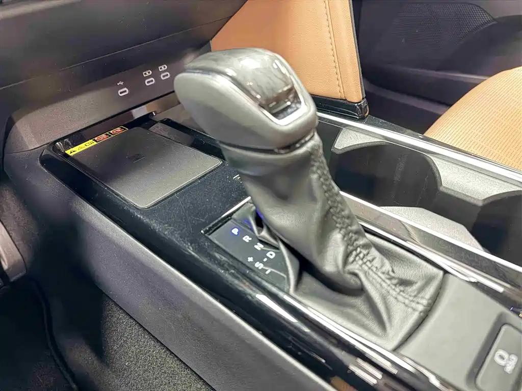 Toyota Camry 2024 — фото 18