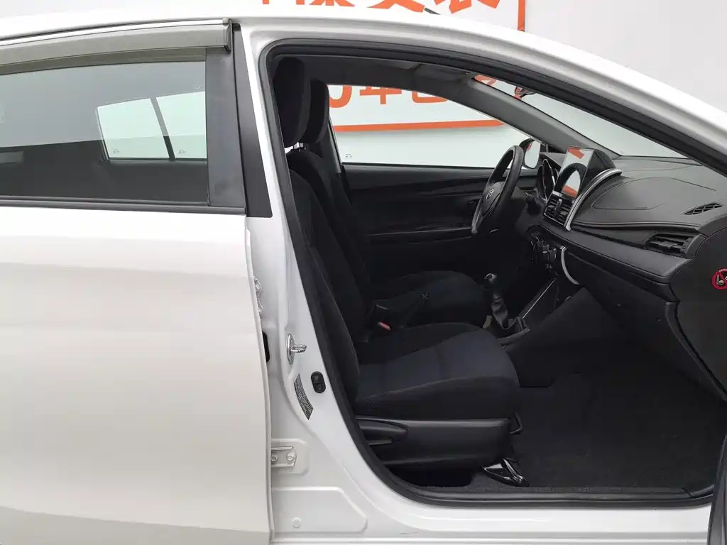 Toyota Yaris L 2014 — фото 23