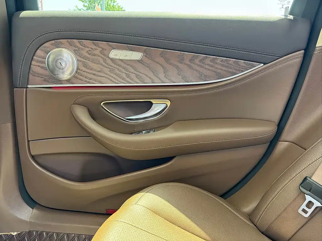 Mercedes-Benz E-Class 2021 — фото 18