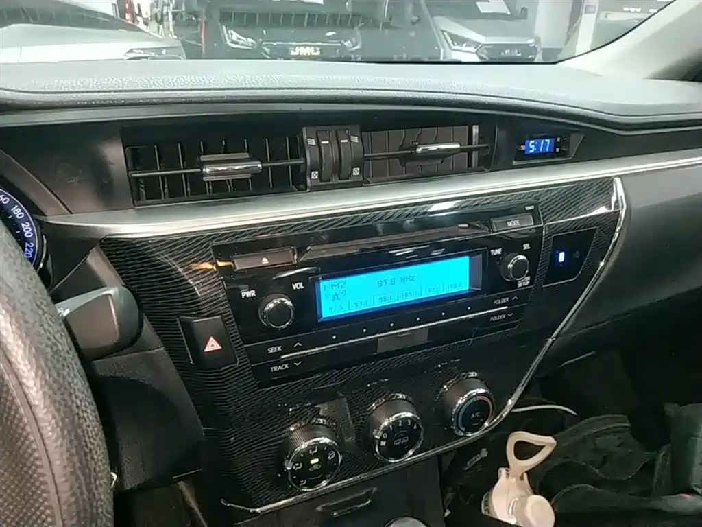 Toyota Corolla 2015 — фото 13