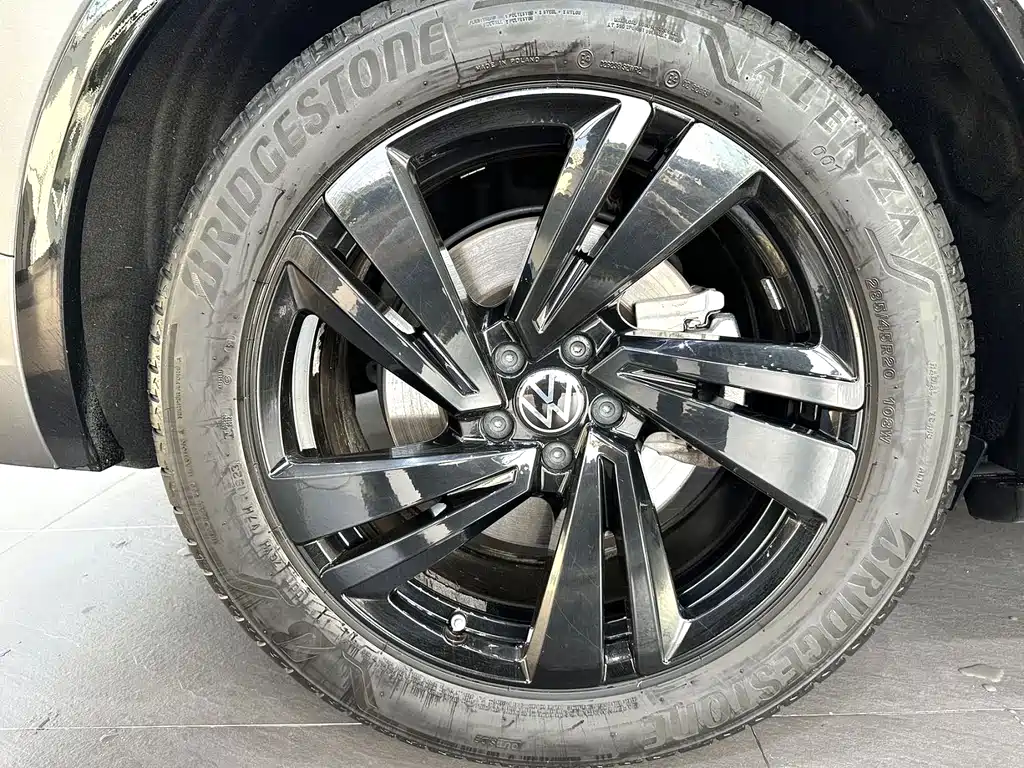 Volkswagen Touareg 2023 — фото 4