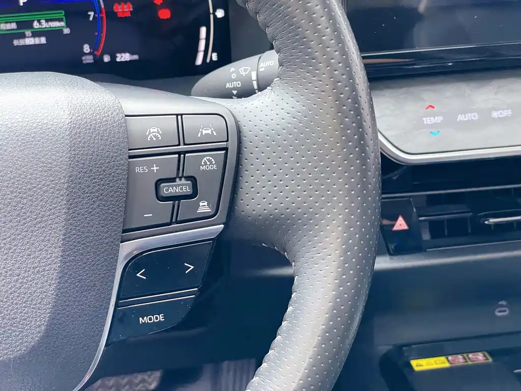 Toyota Camry 2025 — фото 16