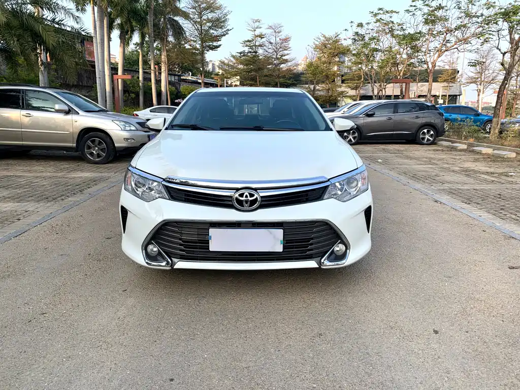 Toyota Camry 2017 — фото 2