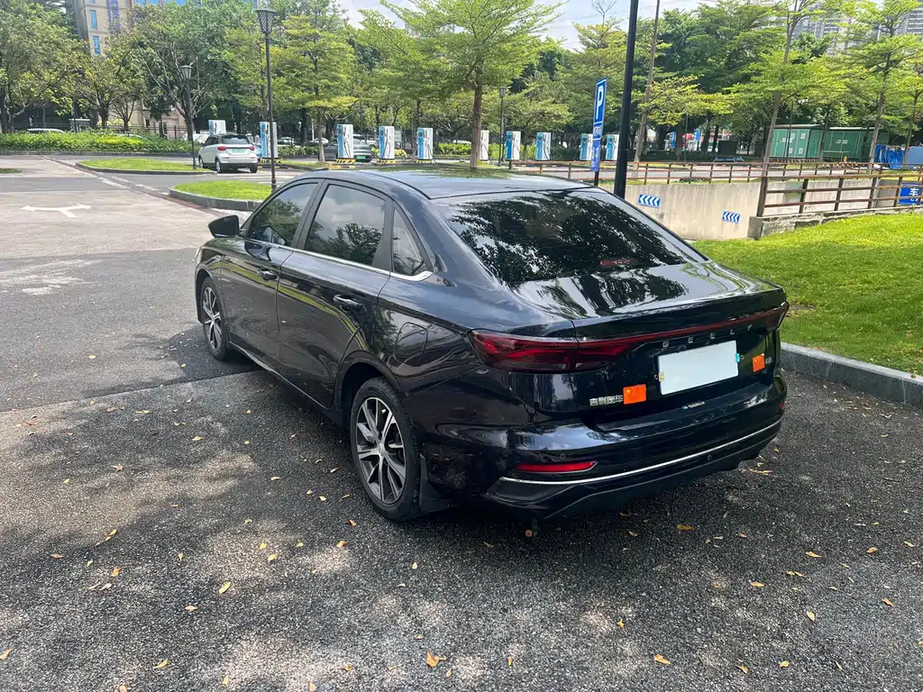 Geely Emgrand 2023 — фото 13