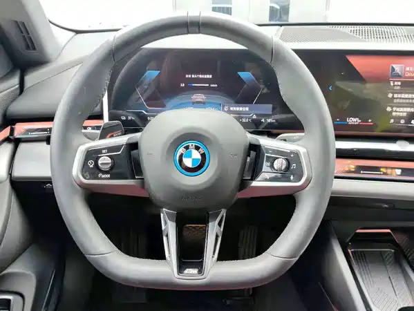 BMW i5 2025