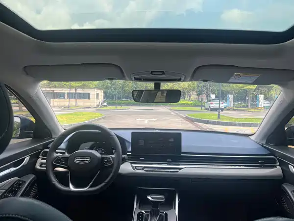 Geely Emgrand 2023