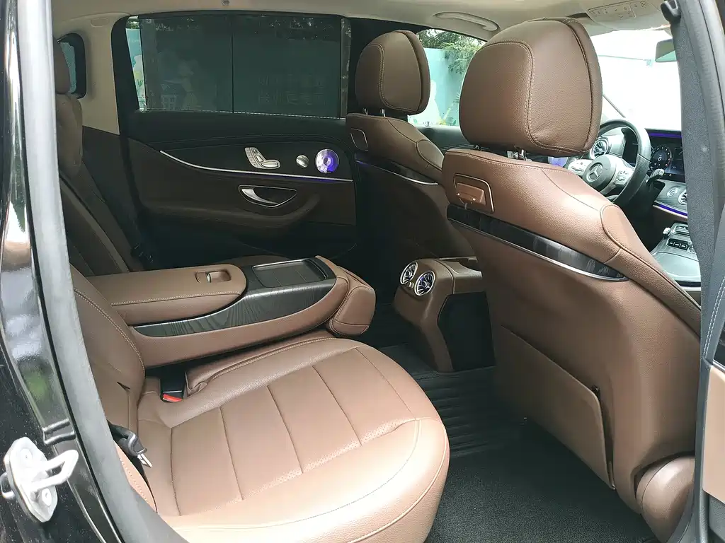 Mercedes-Benz E-Class 2020 — фото 10