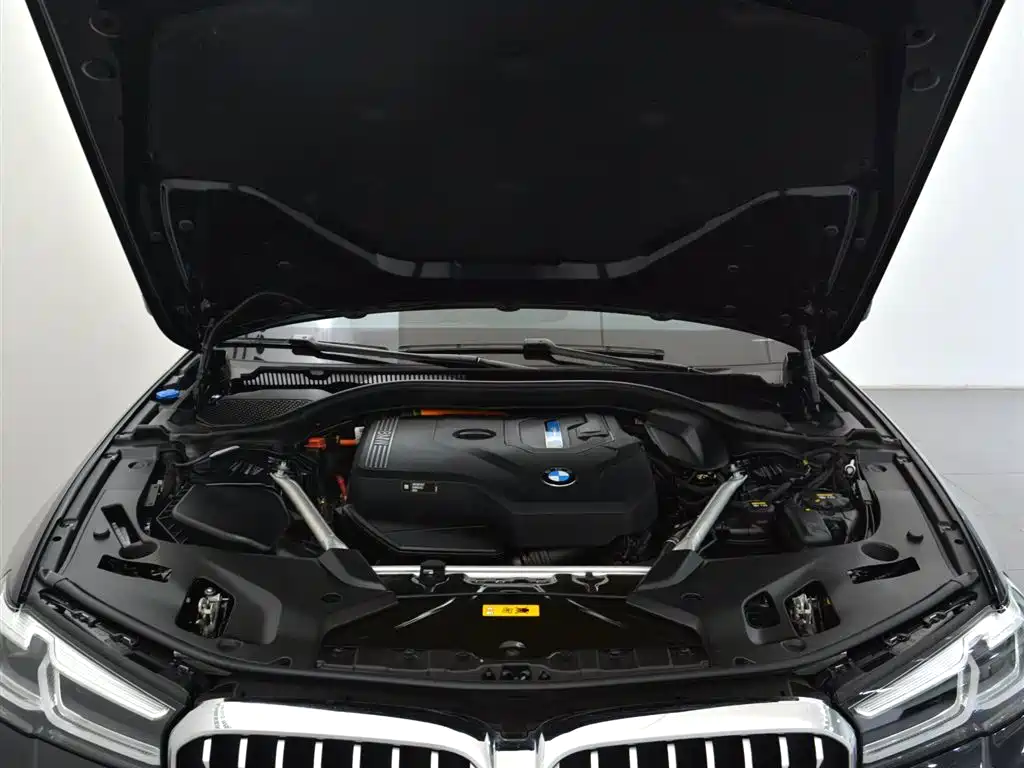 BMW 5 Series New Energy 2022 — фото 9