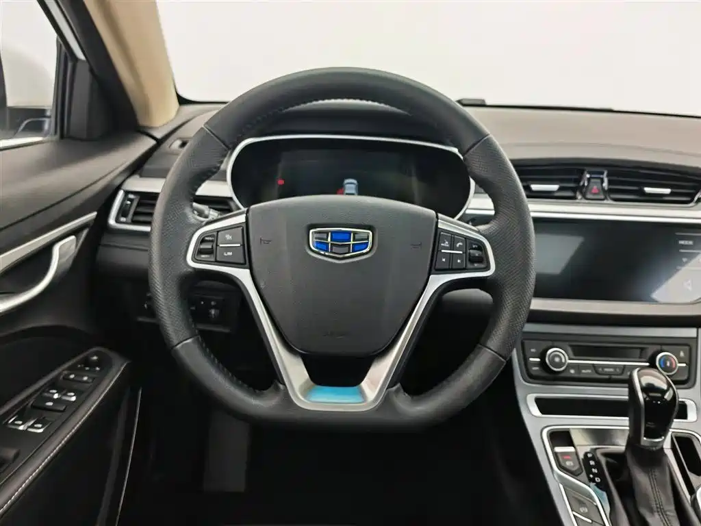 Geely Emgrand 2018 — фото 11