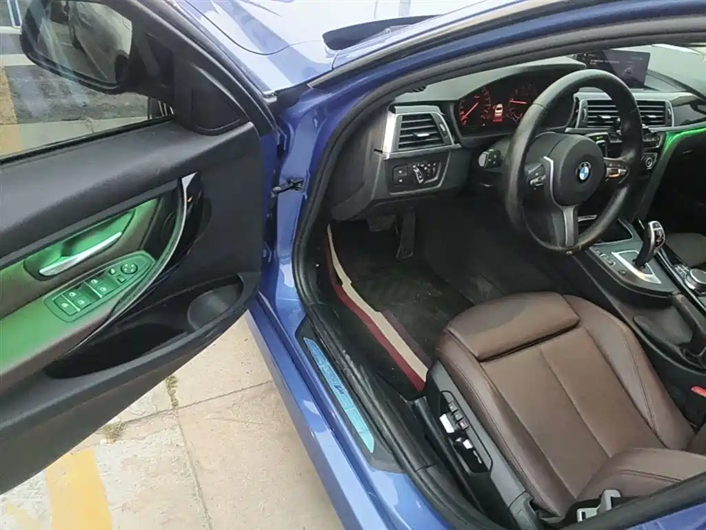 BMW 3 Series 2019 — фото 16
