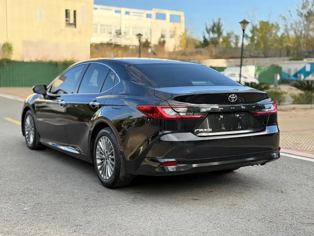 Toyota Camry 2025 — фото 9