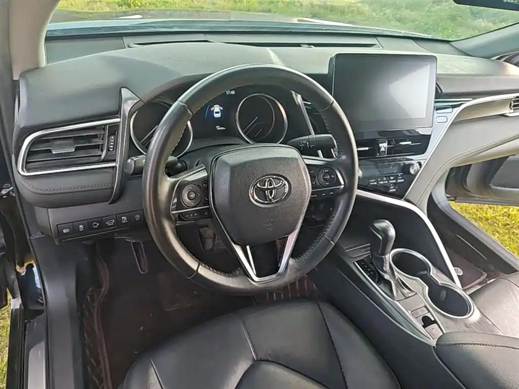 Toyota Camry 2021 — фото 11