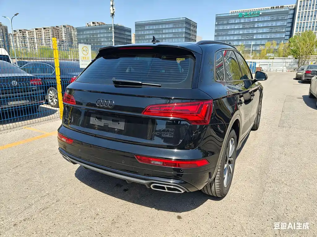 Audi Q5L 2023 — фото 22