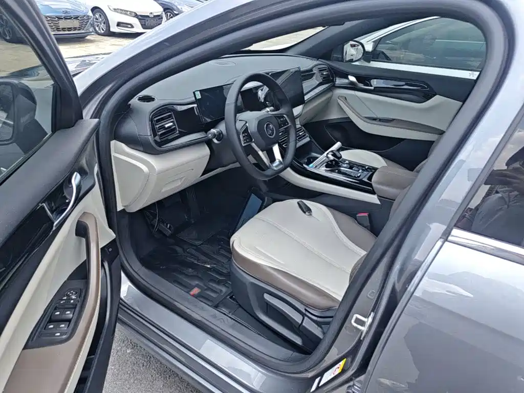 BYD Qin PLUS 2023 — фото 16