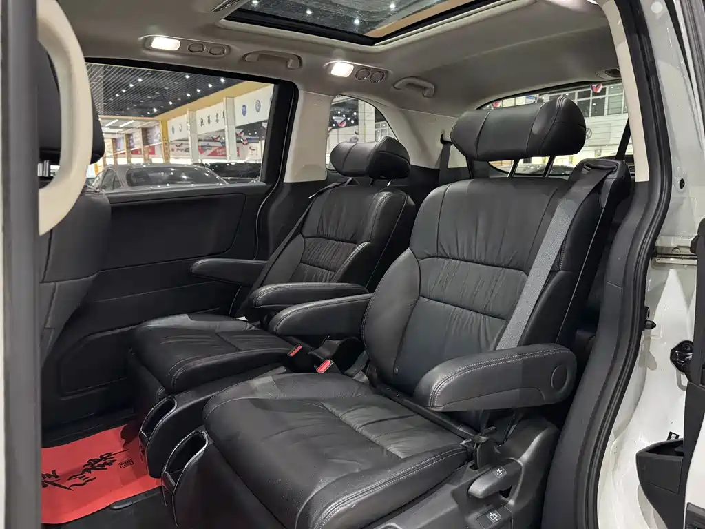 Honda Odyssey 2018 — фото 12