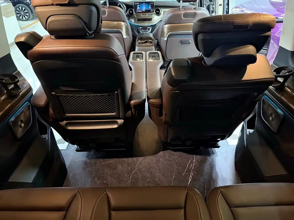 Mercedes-Benz V-Class 2024 — фото 20