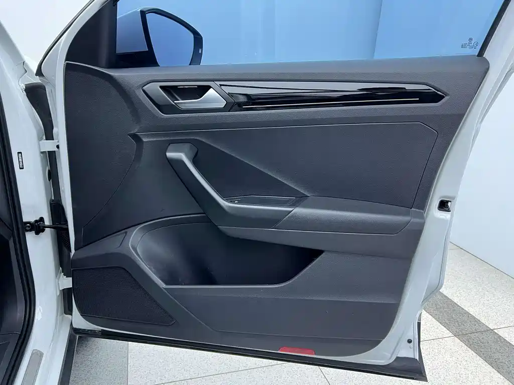 Volkswagen T-Roc 2021 — фото 26