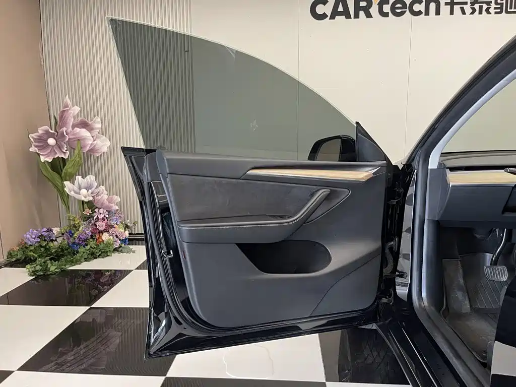 Tesla Model Y 2023 — фото 15