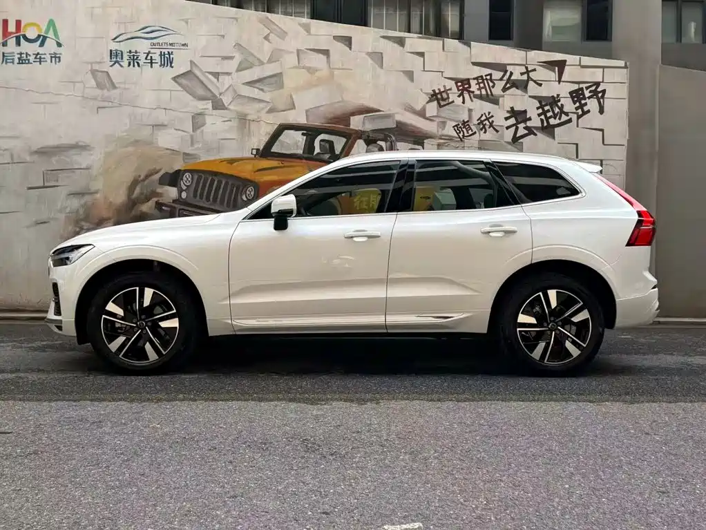 Volvo XC60 2025 — фото 3