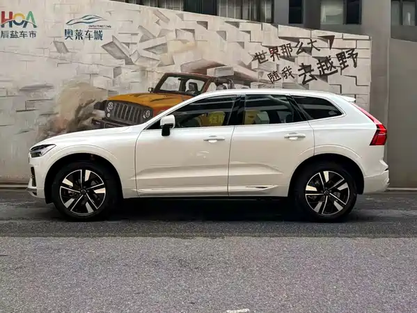 Volvo XC60 2025